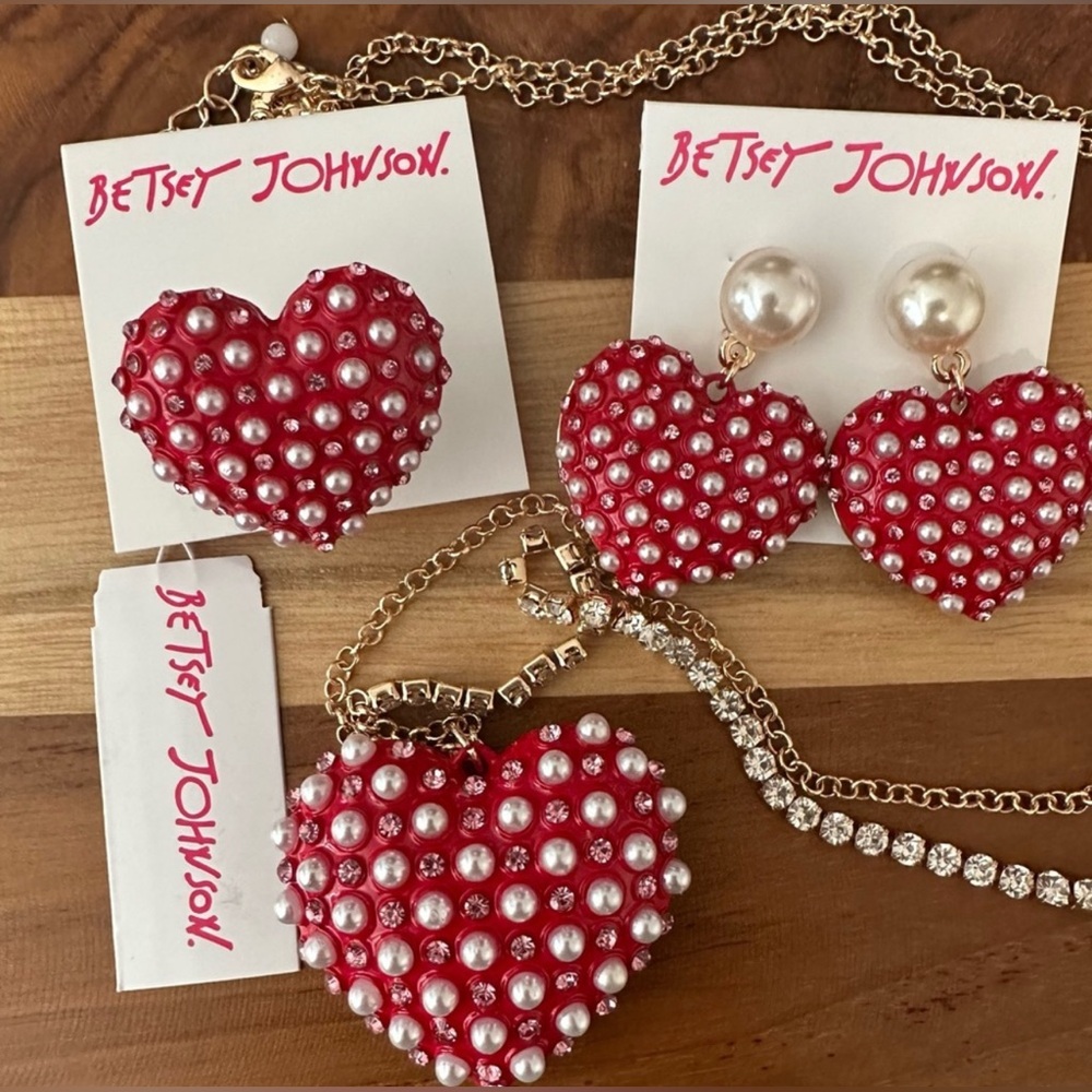 NWT Betsey Johnson Pearl Rhinestone Red Heart Ring, Necklace, Earring Full Set
